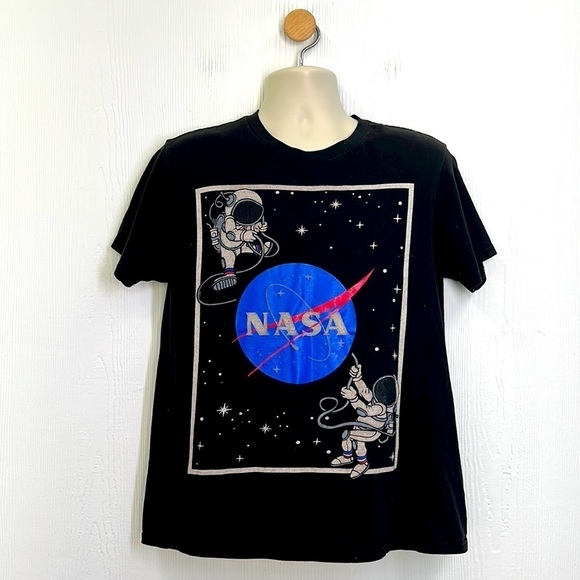 Eighty Eight - Vintage NASA Astronauts Floating In Space Short Sleeve T Medium - Picture 1 of 8